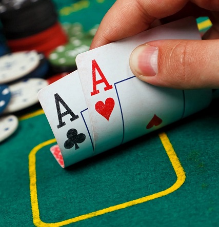 Cách nâng cao kỹ năng chơi poker hiệu quả