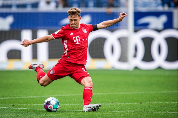 Joshua Kimmich nói về bản thân: Tôi không chơi bóng thấp, tôi chấp nhận rủi ro và thích phòng thủ một đối một.